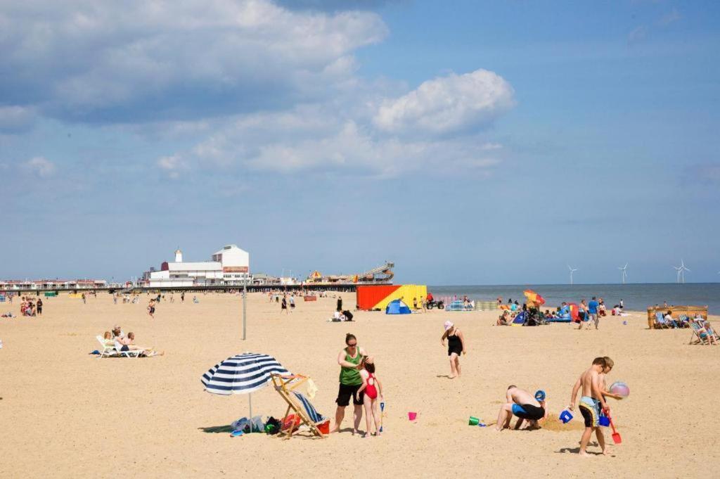 The Lyndhurst Guest House Great Yarmouth Extérieur photo